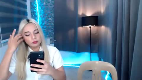 Snapshot of prettycumnotes69 chatting on 02-18-25, 02:59 ASHLEY online show from 02-18-25, 02:59