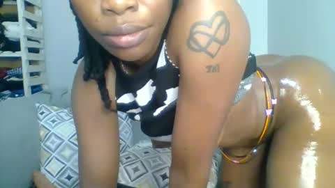 PrettyEla online show from 11-25-25, 11:27