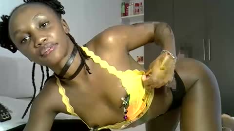 Snapshot of prettygee21 chatting on 02-10-26, 11:58 Pretty darkskin doll online show from 02-10-26, 11:58