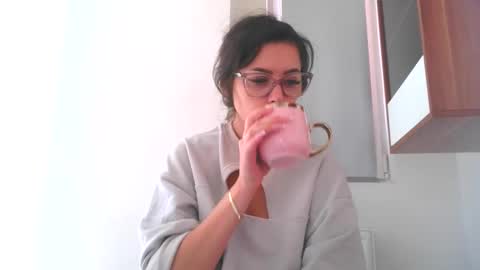 prettyjulliette online show from 10-19-25, 12:17