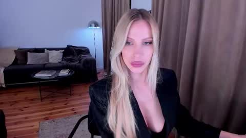 Eva online show from 10-18-25, 11:49