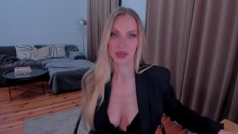 Eva online show from 05-15-26, 11:23
