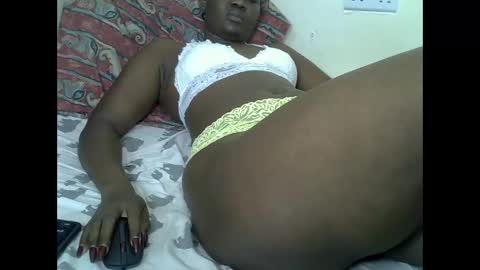 Snapshot of prettyliz30 chatting on 11-10-25, 07:29 LILIAN online show from 11-10-25, 07:29