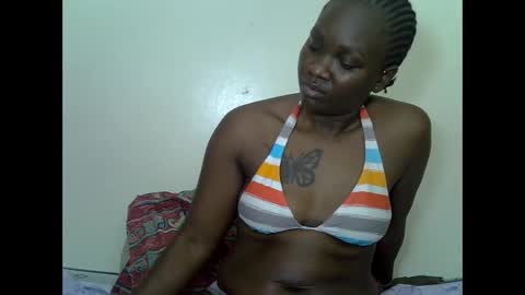 Snapshot of prettyliz30 chatting on 11-16-25, 07:25 LILIAN online show from 11-16-25, 07:25