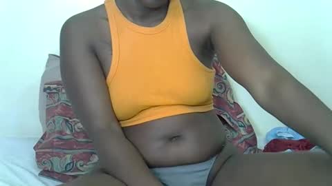 Snapshot of prettyliz30 chatting on 11-24-25, 08:14 LILIAN online show from 11-24-25, 08:14