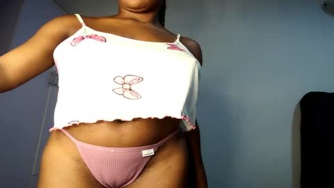 Snapshot of prettylove5 chatting on 06-14-26, 07:10 evelyn online show from 06-14-26, 07:10