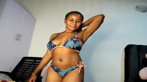 Snapshot of prettylove5 chatting on 06-18-26, 09:09 evelyn online show from 06-18-26, 09:09
