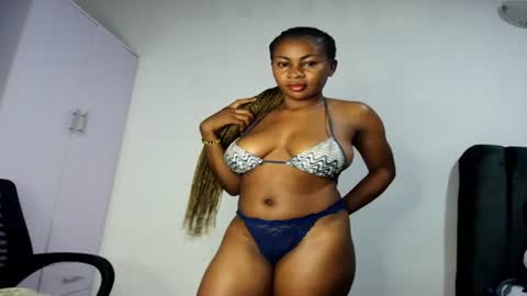 Snapshot of prettylove5 chatting on 06-19-26, 06:51 evelyn online show from 06-19-26, 06:51
