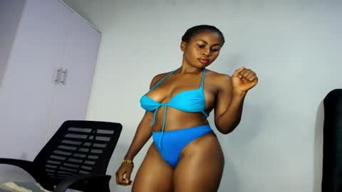 Snapshot of prettylove5 chatting on 06-20-26, 07:44 evelyn online show from 06-20-26, 07:44