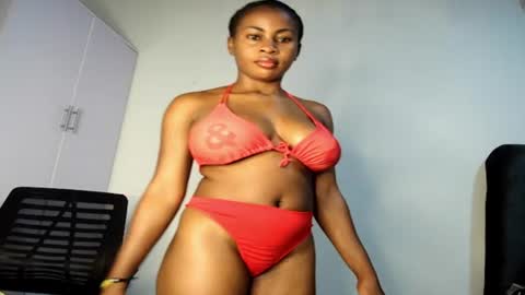 Snapshot of prettylove5 chatting on 06-24-26, 06:45 evelyn online show from 06-24-26, 06:45