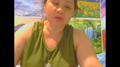 Snapshot of prettynhing chatting on 11-13-25, 12:04 Nhing online show from 11-13-25, 12:04