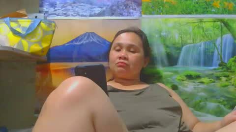 Snapshot of prettynhing chatting on 11-25-25, 12:16 Nhing online show from 11-25-25, 12:16