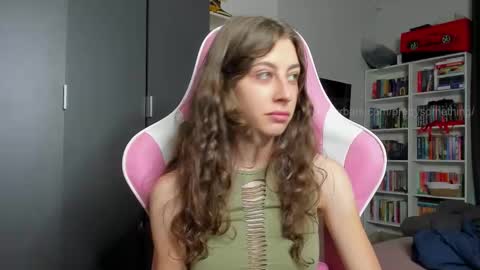 Sophie  next stream will be at Monday  i will wait you guys  online show from 01-12-26, 09:36