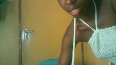 prettyzuzu online show from 11-18-25, 08:30