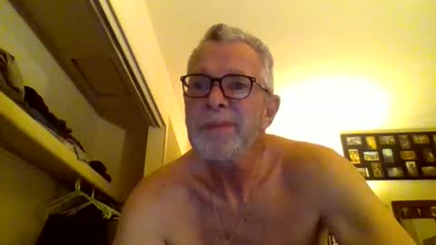 Snapshot of primalpassion chatting on 03-11-25, 11:15 slut4ever online show from 03-11-25, 11:15