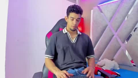 prince_arthur77 online show from 12-19-25, 02:24