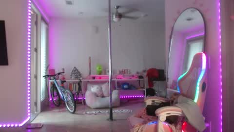 Cece  NEXT LIVESTREAM -- DEC. 4th  7 PM CST online show from 04-24-26, 12:35