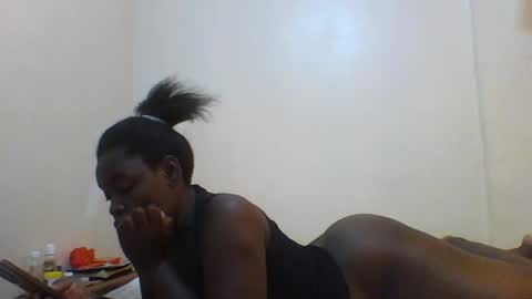 Snapshot of princess_cutie chatting on 06-25-26, 06:29 princess online show from 06-25-26, 06:29