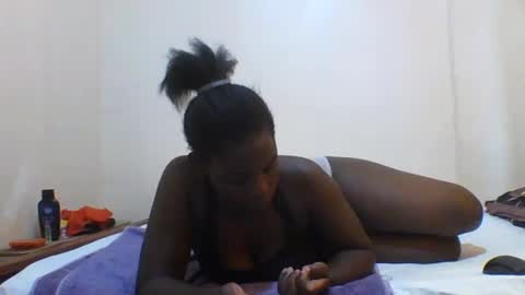 Snapshot of princess_cutie chatting on 06-30-26, 01:45 princess online show from 06-30-26, 01:45
