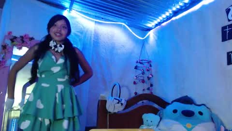 Snapshot of princess_elia chatting on 10-15-25, 11:05 Elia online show from 10-15-25, 11:05