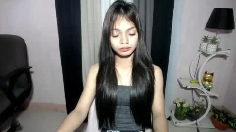 Snapshot of princess_luxe chatting on 05-18-26, 02:07 Cutie Princess online show from 05-18-26, 02:07