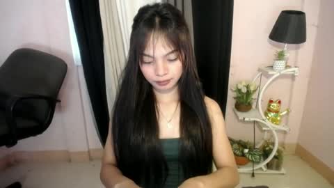 Snapshot of princess_luxe chatting on 06-12-26, 05:50 Cutie Princess online show from 06-12-26, 05:50