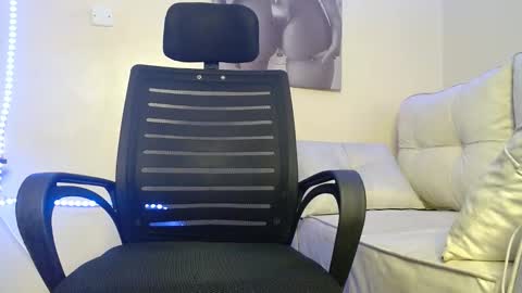 Snapshot of princess_princessa chatting on 03-05-25, 02:46 princess_princessa online show from 03-05-25, 02:46
