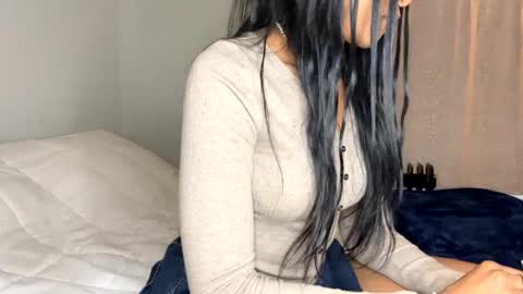 Snapshot of princessaleah chatting on 02-25-25, 08:19 Princess Aleah online show from 02-25-25, 08:19