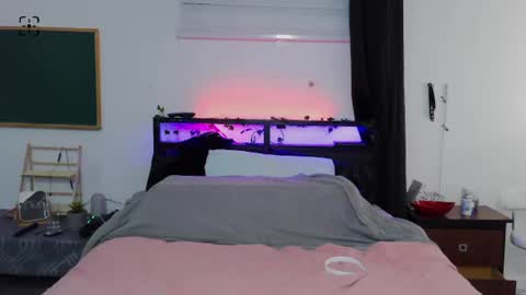 Princessavavictoria online show from 06-17-26, 01:52