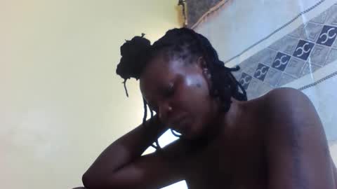 Snapshot of princessmiles2 chatting on 05-03-26, 06:19 phelly online show from 05-03-26, 06:19