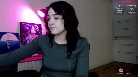 18 y.o online show from 11-18-25, 02:32