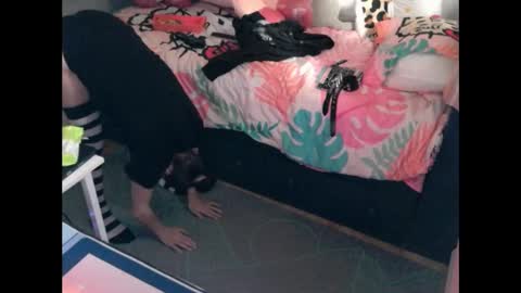 Snapshot of princesstyff chatting on 09-09-25, 10:59 Tyff et Blast online show from 09-09-25, 10:59