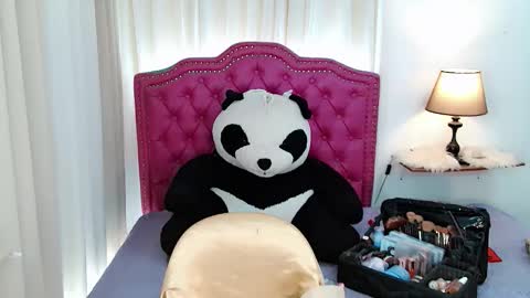 princessyanzy1 online show from 04-25-26, 10:29