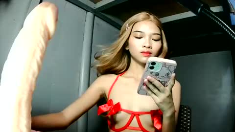 Snapshot of prinxess_2 chatting on 06-18-26, 05:19 PRINXESS online show from 06-18-26, 05:19