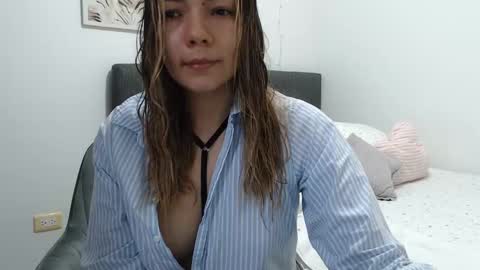 Snapshot of priscila_black chatting on 02-25-25, 09:35 Marcela online show from 02-25-25, 09:35