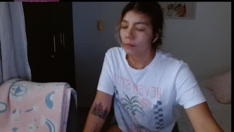 Snapshot of priscila_black chatting on 09-28-25, 07:08 Marcela online show from 09-28-25, 07:08