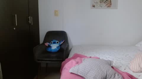 Snapshot of priscila_black chatting on 11-11-25, 09:04 Marcela online show from 11-11-25, 09:04