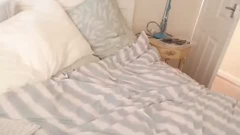 Snapshot of propercharlie007 chatting on 10-09-25, 12:25 silk and satin beermonster online show from 10-09-25, 12:25