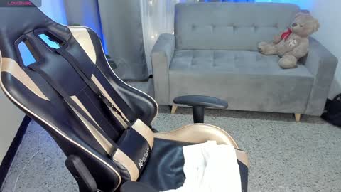 Snapshot of prvncessa_10 chatting on 12-27-24, 07:29 INDEPENDENT MODEL online show from 12-27-24, 07:29