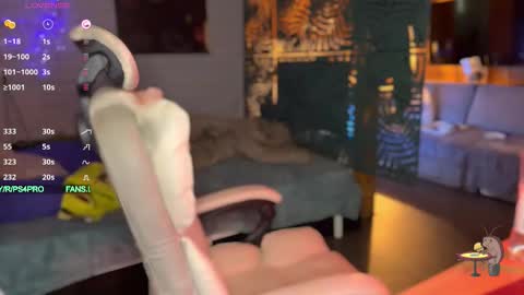 Queen of Pain online show from 10-30-25, 02:13