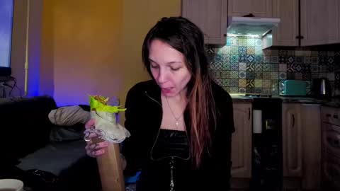 Snapshot of psyheya chatting on 03-04-25, 06:18 LUCY -----    online show from 03-04-25, 06:18