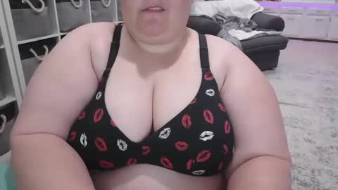 Snapshot of pugglelover chatting on 01-25-25, 11:11 Puggie - online show from 01-25-25, 11:11