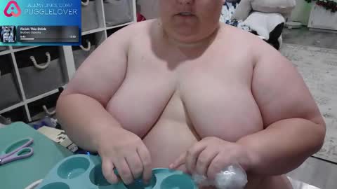 Snapshot of pugglelover chatting on 01-12-26, 01:27 Puggie - online show from 01-12-26, 01:27