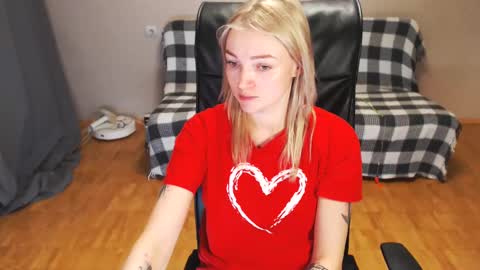 Snapshot of puma_ma chatting on 01-11-25, 12:07 Polly online show from 01-11-25, 12:07