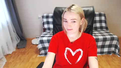 Snapshot of puma_ma chatting on 02-16-25, 05:15 Polly online show from 02-16-25, 05:15