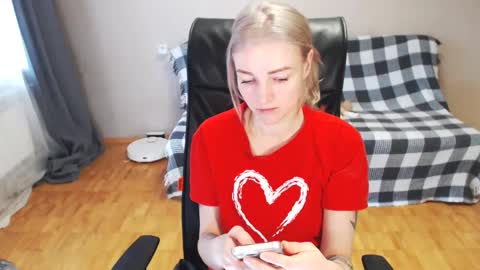 Snapshot of puma_ma chatting on 02-17-25, 05:36 Polly online show from 02-17-25, 05:36