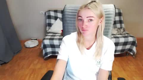 Polly online show from 11-29-25, 01:03