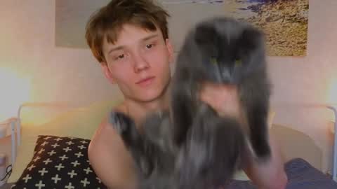 Snapshot of pupsenish chatting on 01-30-25, 04:48 Jesse online show from 01-30-25, 04:48