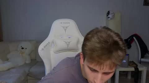 Snapshot of pupsenish chatting on 09-15-25, 04:01 Jesse online show from 09-15-25, 04:01