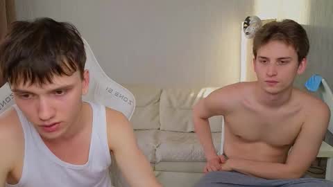 Snapshot of pupsenish chatting on 09-27-25, 01:16 Jesse online show from 09-27-25, 01:16